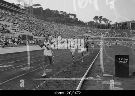 OLYMPISCHES SPIEL 1500 M MÄNNER HITZE 1 ELLIOTT GEWINNT ROSZAVOLGYI BURLE 3. SEPTEMBER 1960 Stockfoto