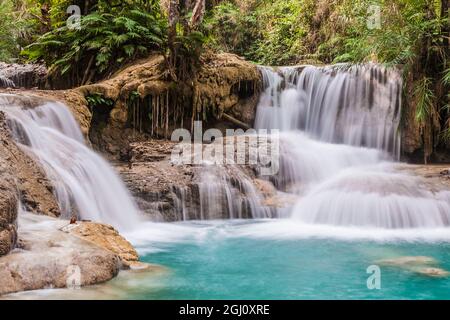 Laos, Luang Prabang. Tat Kuang Si Wasserfall. Stockfoto
