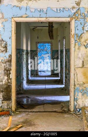 Ukraine, Pripjat, Tschernobyl. Verlassene Korridore des Krankenhausgebäudes. Stockfoto