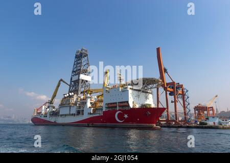 Das Bohrschiff wird als in Istanbul verankert angesehen. Stockfoto