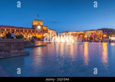 Armenien, Jerewan. Platz der Republik tanzende Springbrunnen. Stockfoto