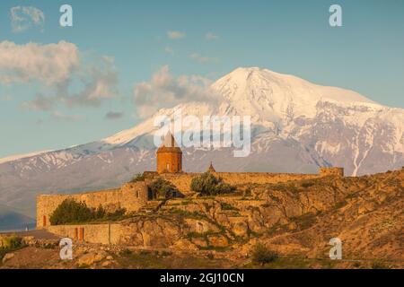 Armenien, Khor Virap. Khor Virap Kloster, 6. Jahrhundert, mit Mt. Ararat. Stockfoto