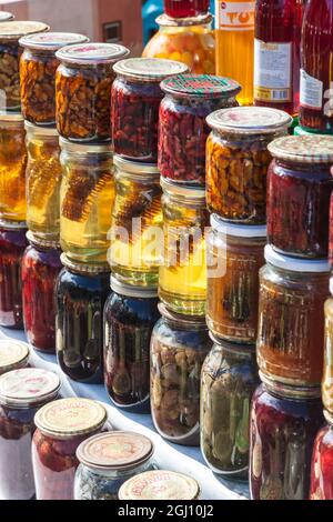 Aserbaidschan, Vandam. Obstmarkt, Honig und Konserven Stockfoto