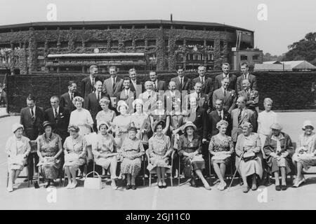 GRUPPE DER RASENTENNISMEISTER IN WIMBLEDON - 29. JUNI 1961 Stockfoto