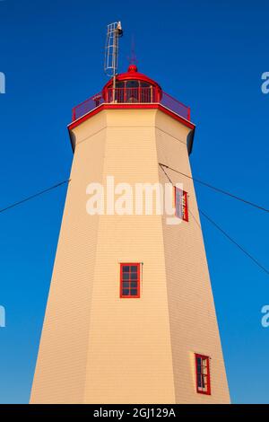 Kanada, New Brunswick, Miscou Island. Miscou Leuchtturm bei Sonnenuntergang. Stockfoto