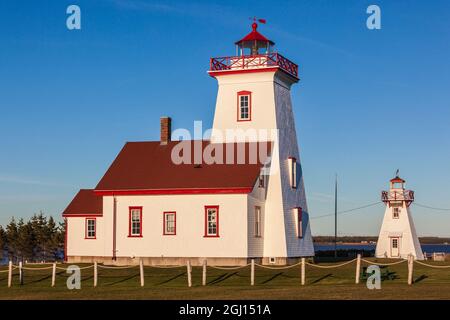 Kanada, Prince Edward Island, Wood Islands Lighthouse bei Sonnenuntergang. Stockfoto