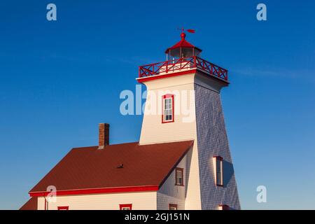 Kanada, Prince Edward Island, Wood Islands Lighthouse bei Sonnenuntergang. Stockfoto