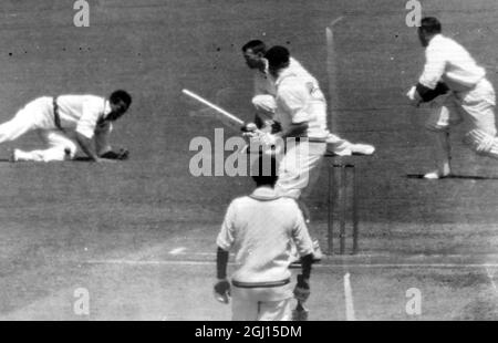 CRICKET MCC V AUSTRALIEN ERNÜCHTERT DROPS SMITH AUS HAWKE ; 5. NOVEMBER 1962 Stockfoto