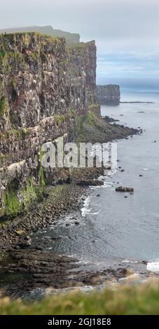 Die Klippen von Latrabjarg. Die abgelegenen Westfjorde im Nordwesten Islands. Stockfoto