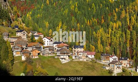 San Tomaso Agordino in den Dolomiten des Veneto. Die Dolomiten von Venetien sind Teil des UNESCO-Weltkulturerbes. Europa, Mitteleuropa, Italien, Stockfoto