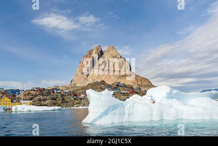 Die Stadt Uummannaq, nordwestlich von Grönland, liegt auf einer Insel im Uummannaq Fjordsystem. Stockfoto