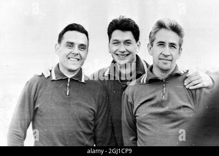 SOWJETISCHER KOSMONAUTEN-ARZT BORIS JEGOROV, KONSTANTIN FEOKTISTOV UND WLADIMIR KOMAROW IN DER AUSBILDUNG IN MOSKAU ; 12. OKTOBER 1964 Stockfoto