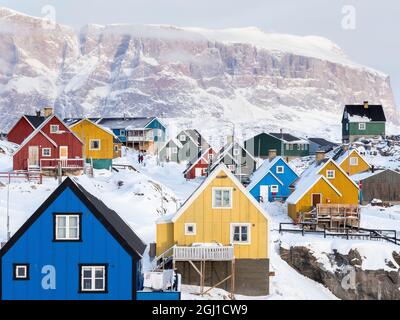 Stadt Uummannaq im Winter im Norden Grönlands, Dänemark. Stockfoto