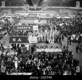 MOTORCYCLE SHOW IM EARL'S COURT IN LONDON ; 14. NOVEMBER 1964 Stockfoto