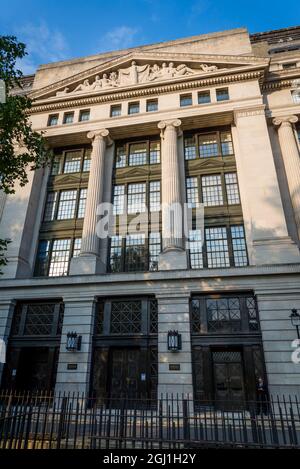 Victoria House, ein neoklassizistisches Gebäude am Bloomsbury Square, Holborn, London, England, Großbritannien Stockfoto