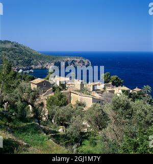 Blick über das traditionelle Dorf Llucalcari an der Nordwestküste, Llucalcari, Mallorca, Balearen, Spanien, Europa Stockfoto