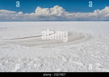 Bolivien, Uyuni, Salar de Uyuni. Die Salzebenen erstrecken sich über Meilen. Stockfoto