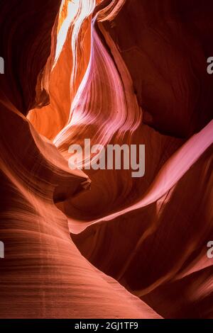 Slickrock-Formationen im unteren Antelope Canyon, Navajo Indian Reservation, Arizona, USA. Stockfoto