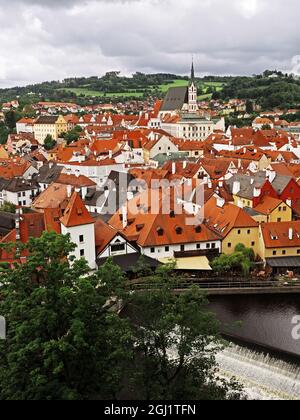 Blick auf Èeský Krumlov (Tschechische Krumlov, eine historische Stadt in Südböhmen an der Moldau, ein berühmtes UNESCO-Denkmal, Tschechische Republik Stockfoto