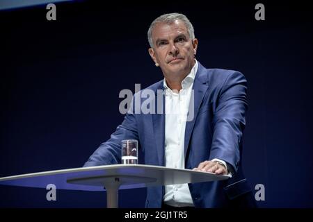 Der Vorstandsvorstanzende der Lufhansa AG Carsten Spohr am zweiten Tag ( 7. September 2021 ) der Internationalen Automobilausstellung ( IAA ) in München. Die IAA wird vom Verband der Automobilindustrie ( VDA ) organisiert und ist eine der größten und größten Automobilen weltweit. Themenschwerpunkt der IAA ist heuer die Mobilität der Zukunft und alternativ zum Verbrennungsmotor. Critiker*innen werfen der IAA Greenwashing für eine klimaschädliche Industrie vor. * der Vorstandsvorsitzende der Lufthansa Carsten Wilfried Spohr am zweiten Tag (7. September 2021) des International Motor Stockfoto