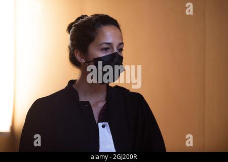 Paris, Frankreich. September 2021: Olivia Ronen, Anwältin von Salah Abdeslam, einer der Angeklagten, kommt am 8. September 2021 in den vorläufigen Gerichtssaal, der für den Prozess gegen die Anschläge von Paris vom 2015. November eingerichtet wurde. Der größte Prozess in der modernen Rechtsgeschichte Frankreichs beginnt am 8. September 2021 wegen der Angriffe auf Paris vom 2015. November, bei denen 130 Menschen in Bars, Restaurants und der Konzerthalle von Bataclan getötet wurden. Quelle: Abaca Press/Alamy Live News Stockfoto
