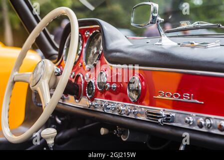 USA, Massachusetts, Essex. Antike Autos, Detail eines Mercedes-Flügeltürers aus den 50er Jahren Stockfoto