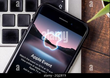 Antalya, Türkei - 8. September 2021: IPhone mit Apple Event-Logo 2021 auf dem Bildschirm. Stockfoto