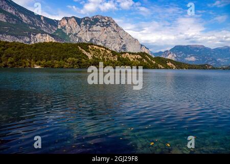 Touristisches Ziel des Lago di Cavedine, Lago Cavedine, Trient, Trentino, Italienische Seen, Italien Stockfoto