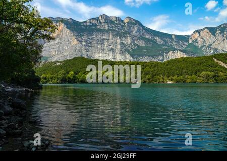 Touristisches Ziel des Lago di Cavedine, Lago Cavedine, Trient, Trentino, Italienische Seen, Italien Stockfoto