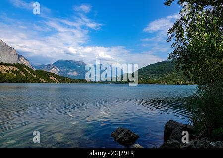 Touristisches Ziel des Lago di Cavedine, Lago Cavedine, Trient, Trentino, Italienische Seen, Italien Stockfoto