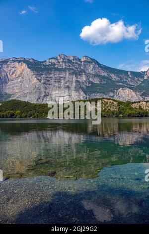 Touristisches Ziel des Lago di Cavedine, Lago Cavedine, Trient, Trentino, Italienische Seen, Italien Stockfoto