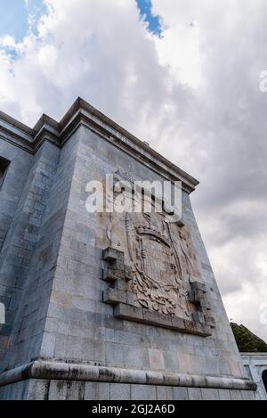 Emblem des Adlers des Heiligen Johannes im Valle de Los Caidos oder im Tal der Gefallenen in San Lorenzo de El Escorial Stockfoto