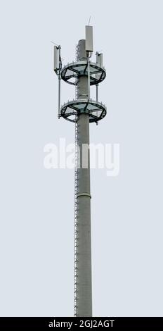 Spitze eines Funkturms mit Zellantennen Stockfoto