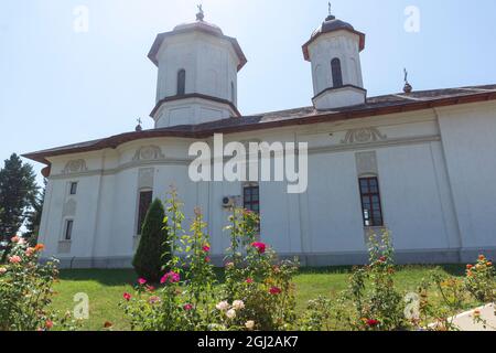 BUKAREST, RUMÄNIEN - 16. AUGUST 2021: Kloster Cernica in der Nähe der Stadt Bukarest, Rumänien Stockfoto