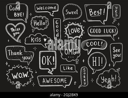Komische Sprechblase mit Dialogwort Hi, ok, bye, Herzlich Willkommen. Handgezeichnete Skizze Doodle Stil und Kreidetafel Hintergrund. Vektordarstellung Sprechblase Chat, Nachrichtenelement. Stock Vektor