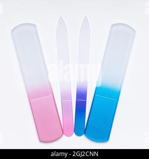 Glasnagelfeilen auf weißem Hintergrund Stockfoto