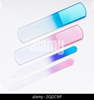 Glasnagelfeilen auf weißem Hintergrund Stockfoto