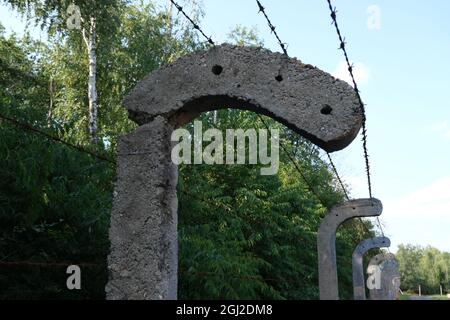 Lambinowice, Polen - 21. August 2021: Stalag 318 VIII F 344 Lamsdorf. Was von dem Kriegsgefangenen in Lambinowice übrig bleibt. Woiwodschaft Opole Stockfoto