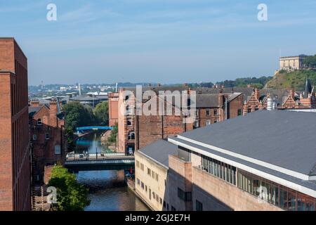 Blick entlang des Kanals vom Dach des Loxley House, Nottingham City, Nottinghamshire England Stockfoto