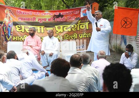 New Delhi, Indien, 08. September 2021. Die Bauern von 'Bhartiya Kisan Sangh' veranstalten am Mittwoch, dem 08. September 2021, einen Friedensprotest in Jantar Matar in Neu-Delhi, Indien. Die Landwirte fordern einen revidierten Mindeststützungspreis (MSP) für Pflanzen, der auf den Ausgaben der Landwirte jedes Staates basiert. Sie sagten, dass die Ausgaben für die Landwirte in jedem Staat unterschiedlich seien, denn der Mindeststützungspreis „MSP“ sollte anders sein. Foto von Akash Anshuman/ABACAPRESS.COM Stockfoto