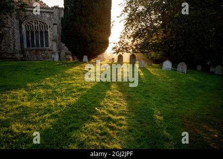 Thaxted Essex England Early Morning Photograph von Brian Harris 7 Sept 2021 Thaxted Church, St. John the Baptist with Our Lady and St Laurence, and Grav Stockfoto