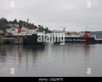 Zwei kaledonische MacBrayne-Fähren am Terminal in Oban, die Fahrten zu den Inseln der Westküste, einschließlich Mull, Tiree, Islay, Coll & Colonsay, betreiben. Stockfoto