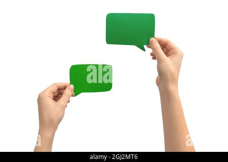 Satz grüner Sprechblase in den Händen, isoliert auf weißem Hintergrund. Leerer leerer Karton mit Textnachricht, Foto Stockfoto