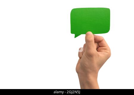 Hand hält eine grüne leere Sprechblase über dem weißen Hintergrundfoto Stockfoto