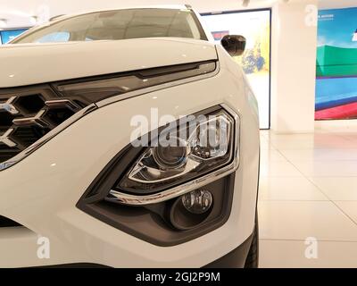 BANGALORE, INDIEN - 22. Aug 2021: Ein tata Safari suv im tata Showroom Stockfoto