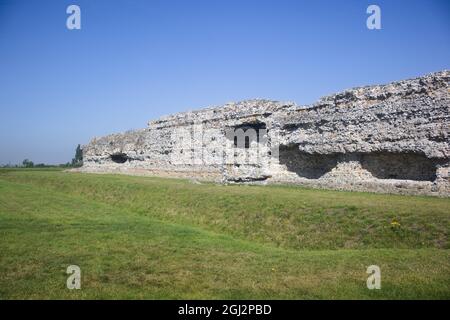 Blick auf das Richborough Roman Fort & Amphitheater in Sandwich, Kent, Großbritannien Stockfoto