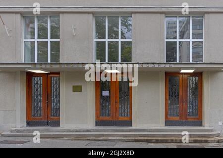 Belgrad, Serbien - 28. August 2021: Eintritt zum Fünften Gymnasium in Belgrad, Serbien. Stockfoto