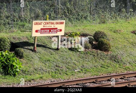 Leicester North Schild, Great Central Railway, eine historische Dampfeisenbahn, die zwischen Loughborough und Leicester, Leicestershire, England, Großbritannien, führt Stockfoto