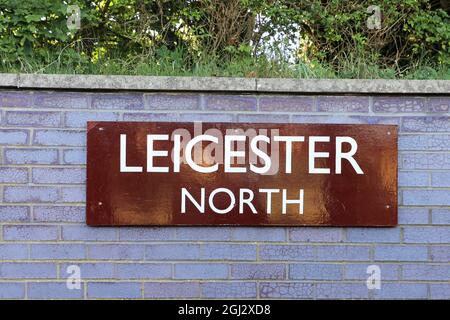 Leicester North Schild, Great Central Railway, eine historische Dampfeisenbahn, die zwischen Loughborough und Leicester, Leicestershire, England, Großbritannien, führt Stockfoto