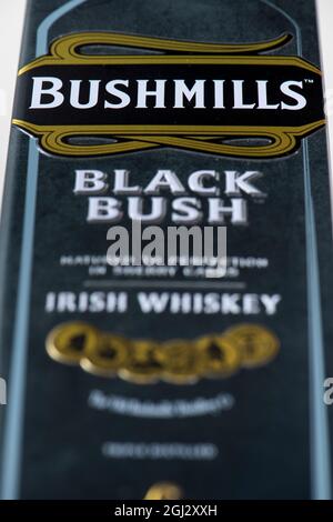 Schachtel mit IRISCHEM Whiskey AUS SINGLE Malt-WHISKEY VON BUSHMILLS Stockfoto